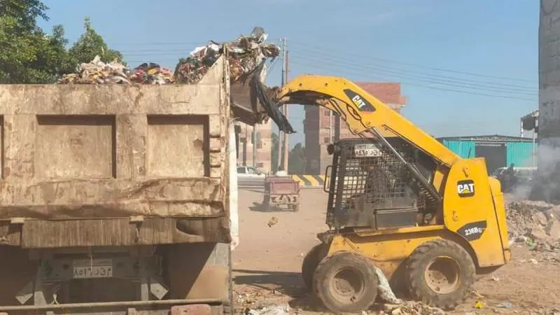 المنوفية : فى 15 يوماً فقط .. رفع 37 ألف طن مخلفات هدم وتراكمات قمامة .. صور