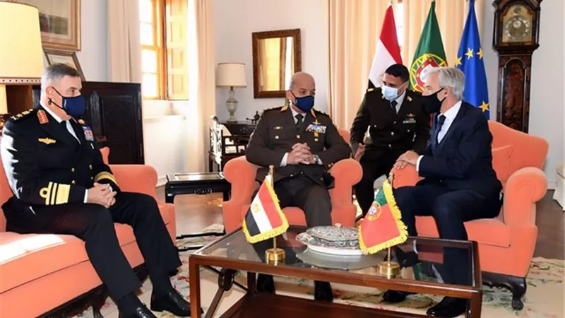 الفريق أول محمد زكى يعود إلى أرض الوطن بعد زيارته الرسمية لجمهورية البرتغال