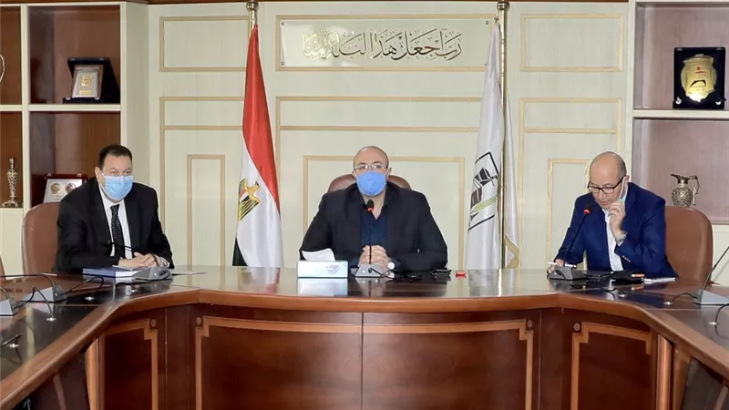 غنيم يعقد اجتماعا لبحث مستجدات ملف التصالح فى مخالفات البناء
