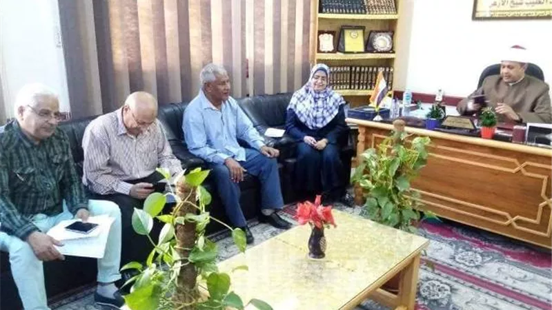 جلسة تشاورية للتنسيق لمبادرة فحص فيروس سي لطلاب الإعدادي بالأقصر الأزهرية