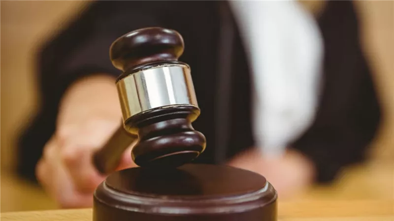 اعتدى على زوجته بالعض والضرب.. فطالبته بتعويض 13 ألف دولار