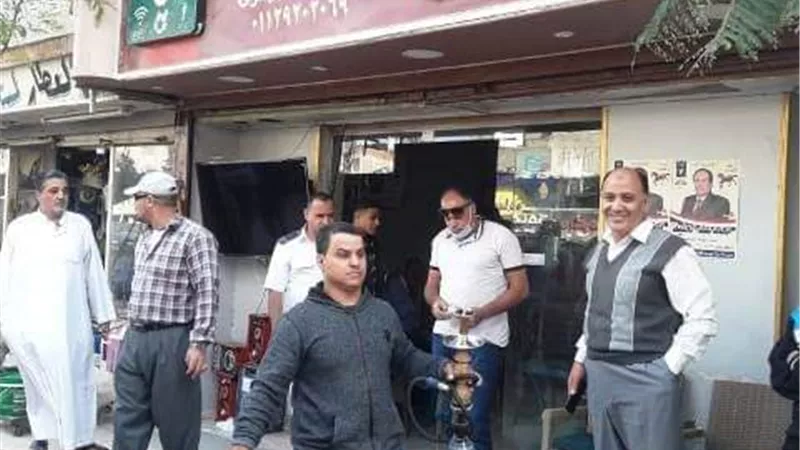 ضبط مقاهي وكافتريات مخالفة تقدم الشيش لروادها بديرب نجم.صور