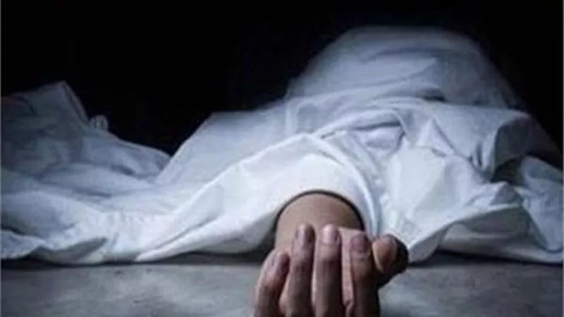 يقتل ويلتهم الرجل الذي رباه وأطعمه