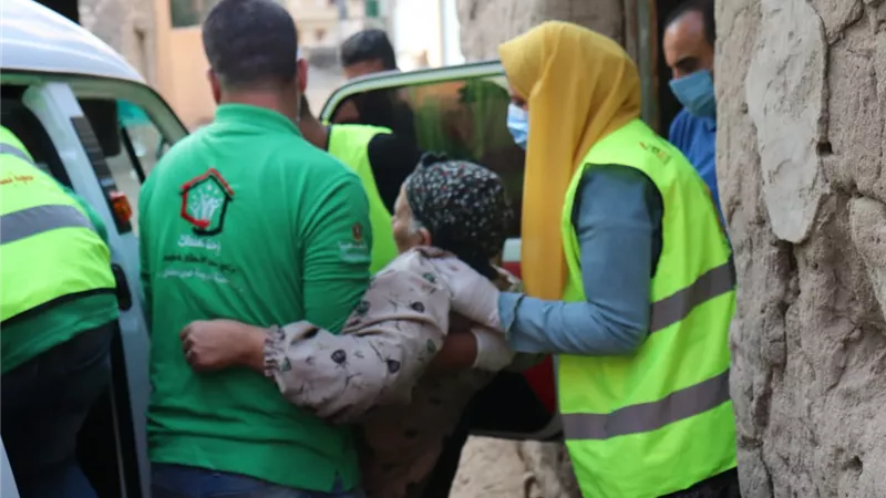 القباج توجه فريق أطفال وكبار بلا مأوي لانقاذ سيدة بالشرقية