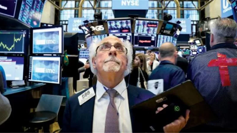 انخفاض الأسهم الأمريكية وسط ترقب المستثمرين نتيجة الانتخابات الرئاسية