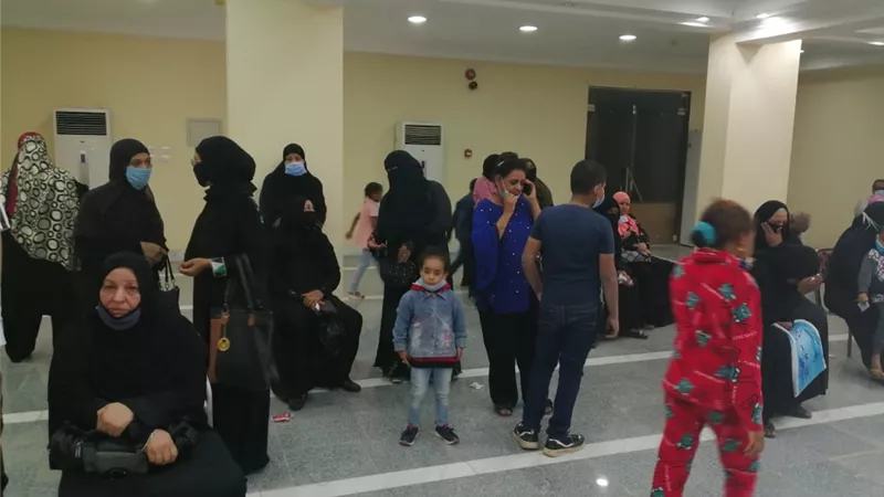 قافلة «اطمن _على _عينك » تواصل الكشف الطبى على عيون الأقصريين