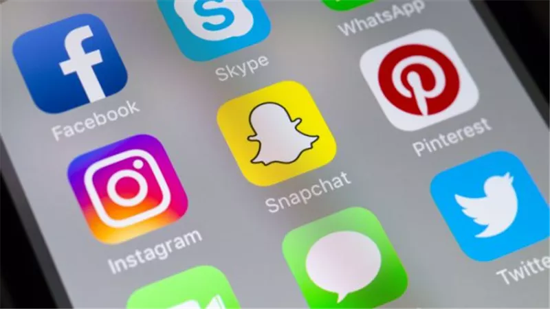 هل يجب أن نحذف تطبيقات التواصل الاجتماعي من هواتفنا؟
