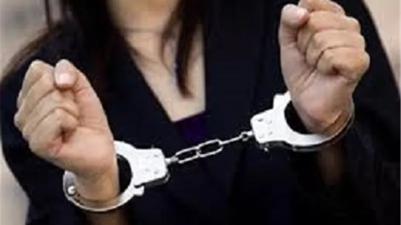 القبض على ربة منزل بالبحيرة أنهت حياة طفلها بعد تعذيبه وإطفاء السجائر بجسده