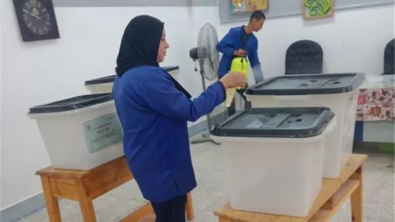 رئيس جهاز مدينة بدر: تعقيم المقرات الإنتخابية إستعداداً لليوم الأول لانتخابات النواب.. بالصور