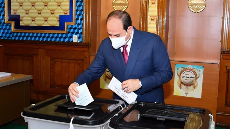 الرئيس السيسي يدلي بصوته في مدرسة يسري ابوعميرة بمصر الجديدة