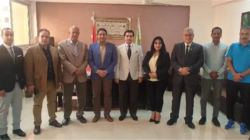 وكيل وزارة الشباب والرياضة ورئيس رياضة الميني فوتبول يدشنان الكرة المصغرة بالجيزة