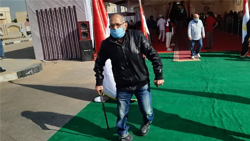 طوابير الناخبين في لجان طبري الحجاز بمصر الجديدة وكبار السن يتصدرون المشهد .. صور