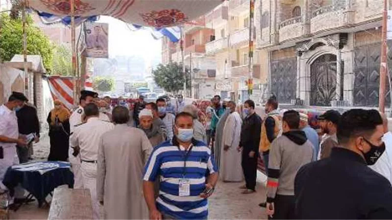 اقبالا كثيفا على لجان انتخابات النواب بالقنطرة غرب في الإسماعيلية.صور