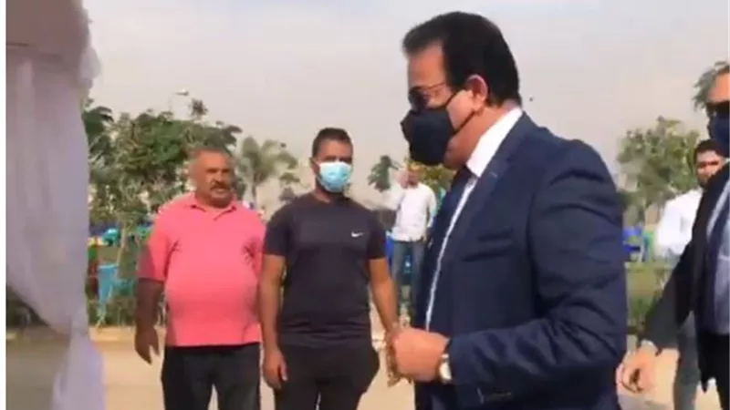 وزير التعليم العالي يدلي بصوته بالمرحلة الثانية بانتخابات مجلس النواب ... صور وفيديو