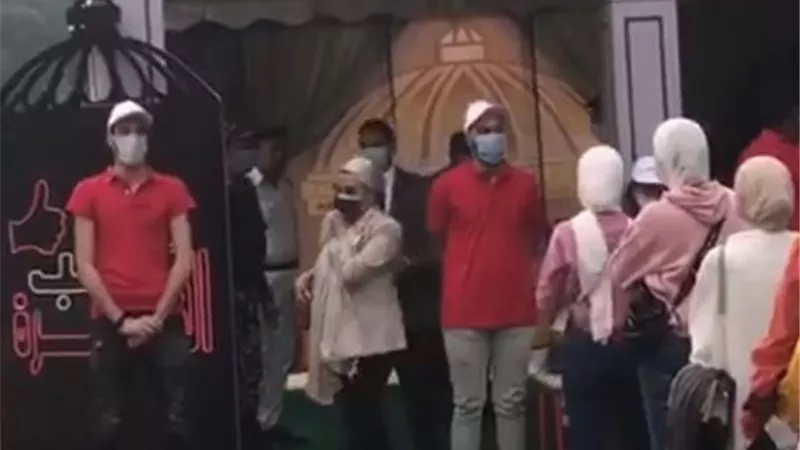 وزيرة البيئة تدلي بصوتها بمدرسة ابن سينا بمصر الجديدة .. فيديو وصور