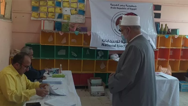 وكيل الأزهر يدلي بصوته في انتخابات مجلس النواب.. ويدعو المواطنين للمشاركة