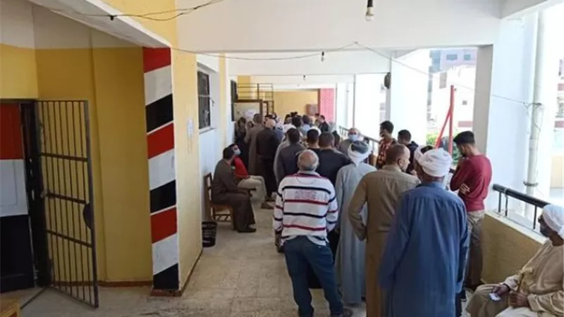 طوابير طويلة بلجان الدائرة الثالثة في انتخابات النواب بالإسماعيلية .صور