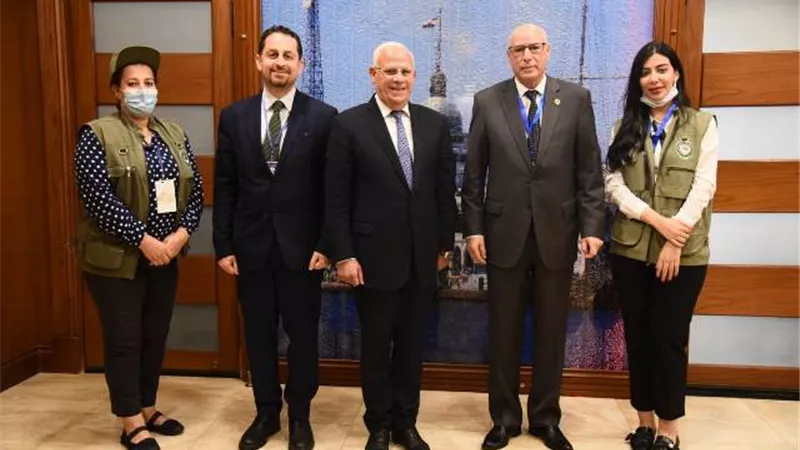 صور تذكارية لمحافظ بورسعيد مع وفد جامعة الدول العربية لمراقبة الانتخابات