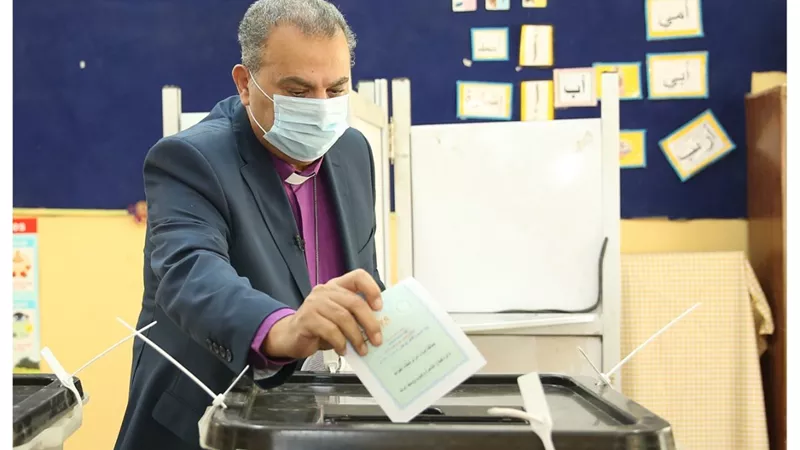 رئيس الطائفة الإنجيلية يدلي بصوته في انتخابات مجلس النواب