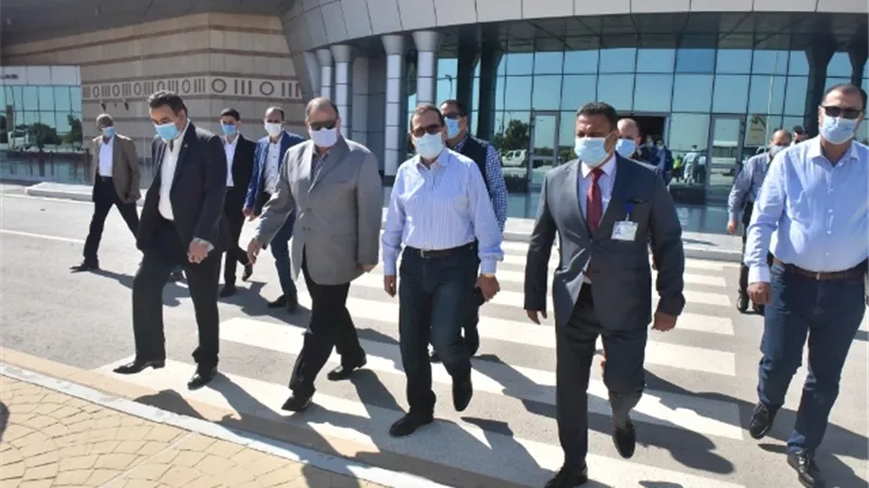 وزير البترول يتفقد مجمع التكسير الهيدروجينى بمعامل التكرير بأسيوط.صور