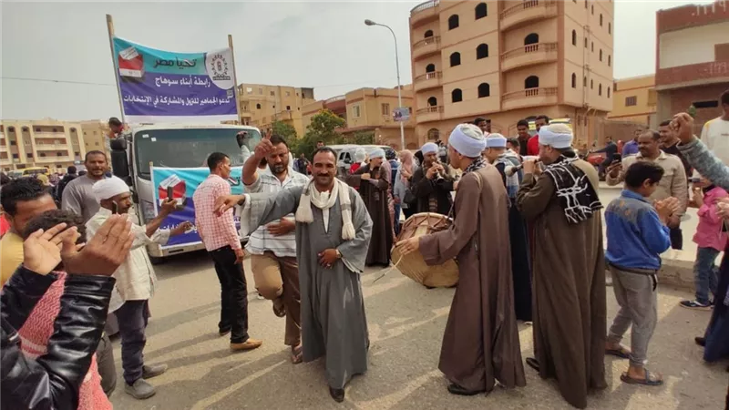 سعادة غامرة بالمزمار الصعيدى بإنتخابات البرلمان فى