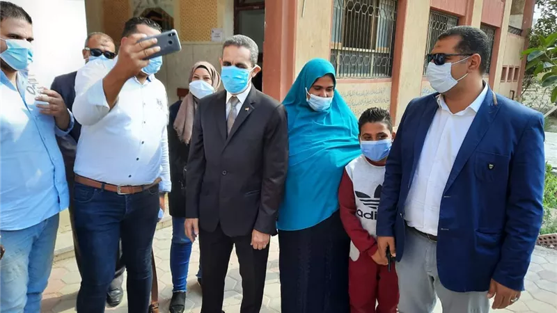 محافظ الغربية يتفقد اللجان الانتخابية بأحياءأول وثان طنطا-صور
