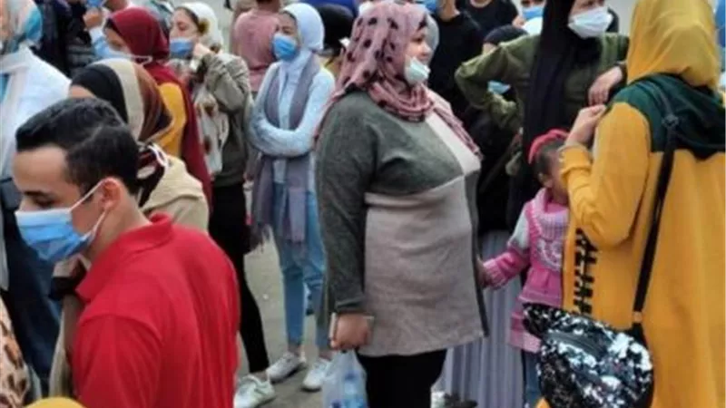 طوابير الناخبين بالبساتين امام اللجان منذ الصباح .. صور