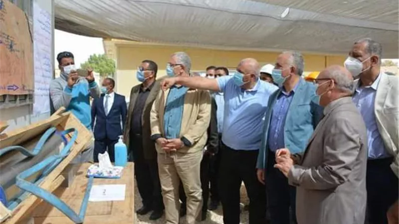 وزيرا الرى والزراعة يتفقدان 85 بئر جوفى متجددة بالوادى الجديد.صور