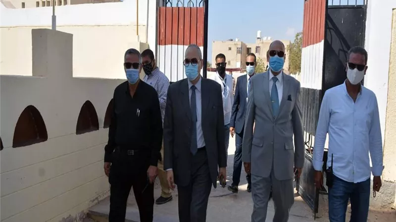 سكرتير جنوب سيناء يتفقد لجان الانتخابات البرلمانية في الطور .صور