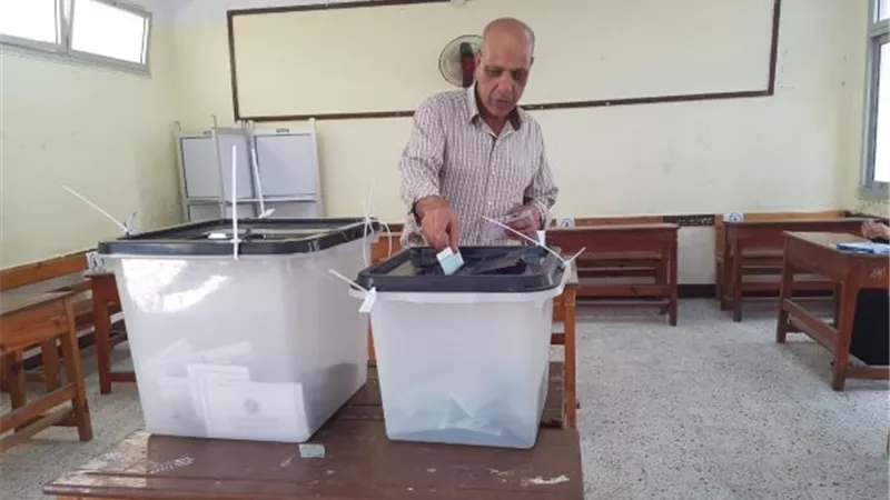 رئيس جهاز دمياط الجديدة يتفقد مقار اللجان بالمدينة ويدلى بصوته فى إنتخابات البرلمان.. بالصور