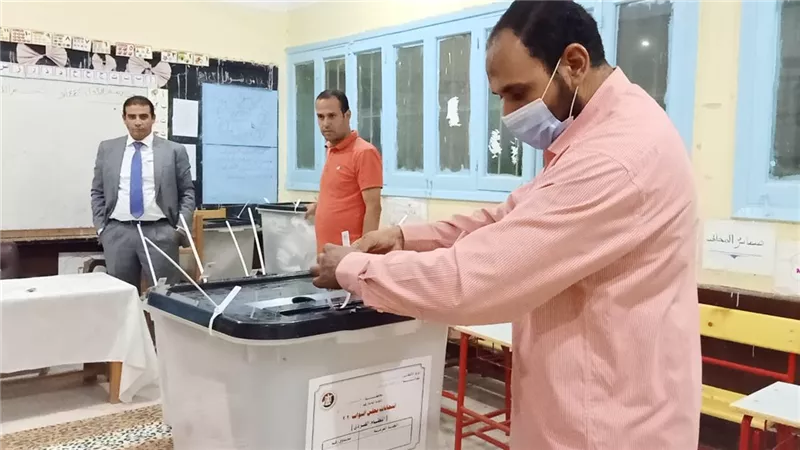 غلق صناديق الاقتراع واللجان في اليوم الاول للانتخابات بالسويس