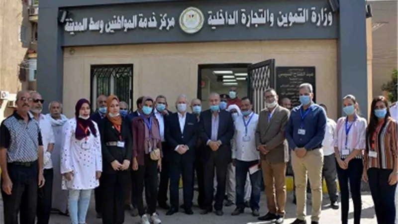 وزير التموين تفقد المخبز الآلى ومركز خدمة المواطنين وهايبر الشركة المصرية لتجارة الجملة بالمدينة