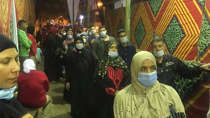 السيدات يقبلن على انتخابات النواب بشبرا وسط اجراءات احترازية مشددة .. صور