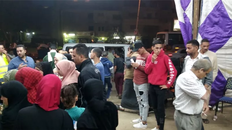 بعد انتهاء فترة الراحة .. الناخبون من كل الاعمار يزدحمون امام اللجان بالمرج ... صور وفيديو
