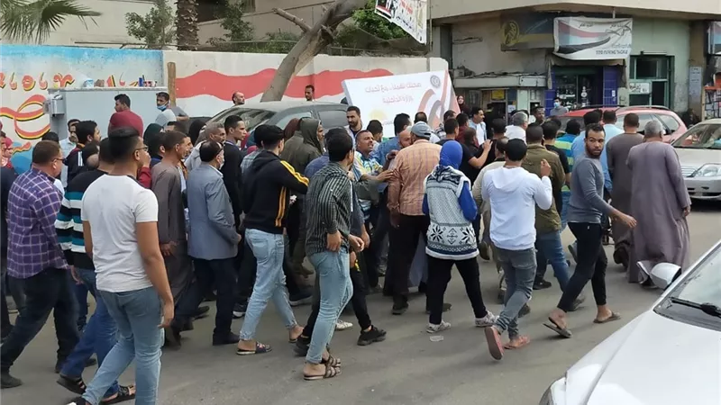 لجان عمرو بن العاص بمصر القديمة تشهد ازدحام من الشباب وكبار السن للادلاء بصوتهم في ثاني ايام الانتخابات .. صور