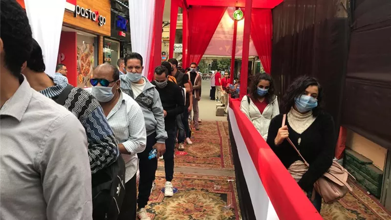 لجان قصر النيل تشهد تنظيما واجراءات احترازية مشددة وسط اقبال كبير من الناخبين ... صور وفيديو