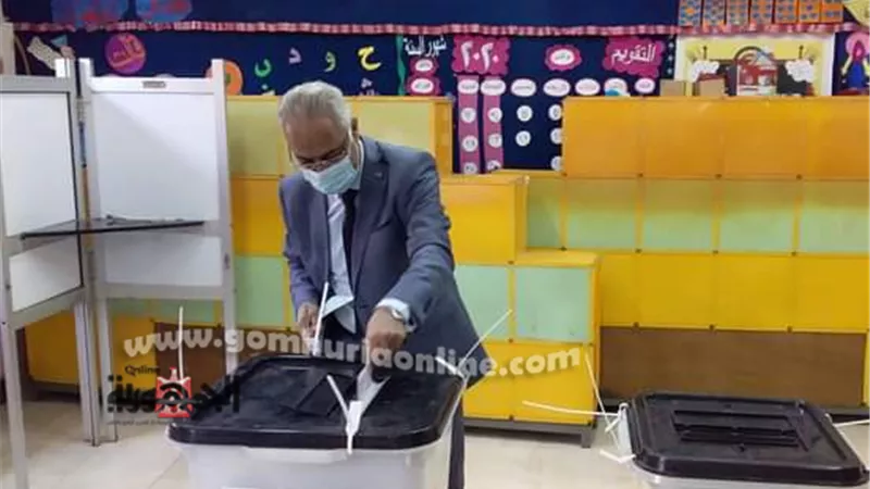 رئيس جامعة بورسعيد أدلى بصوته الانتخابي