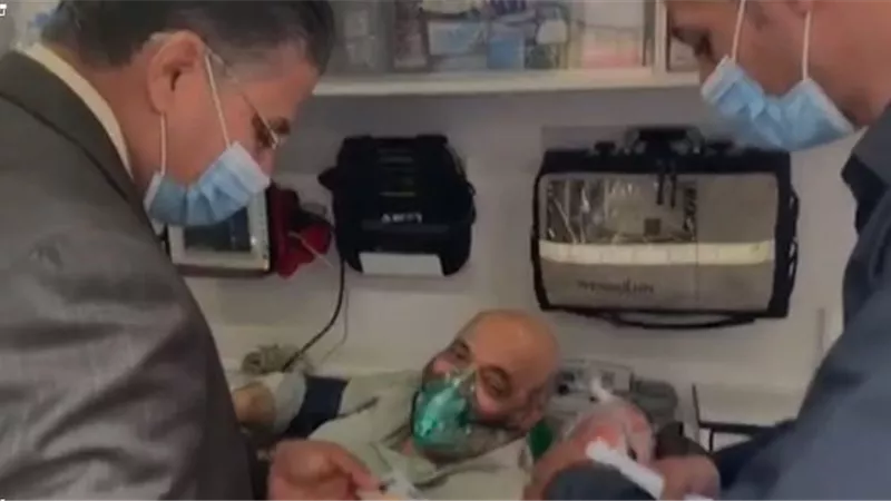 قاضي مدرسة الشهيد اللواء محمد هاني يمكن مريضا من الادلاء بصوته.. فيديو