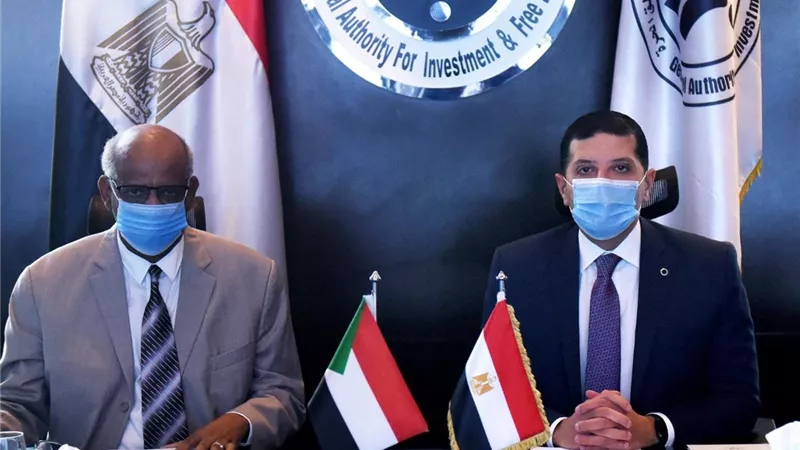 رئيس هيئة الاستثمار وسفير السودان يبحثان.. سبل تعزيز الاستثمارات المتبادلة بين البلدين