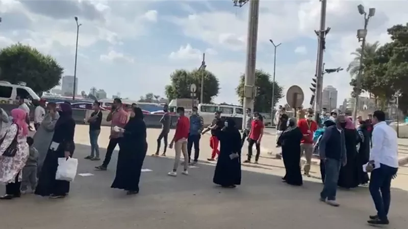 اجراءات احترازية مشددة امام لجان ماسبيرو وسط اقبال كبير من الناخبين .. صور وفيديو