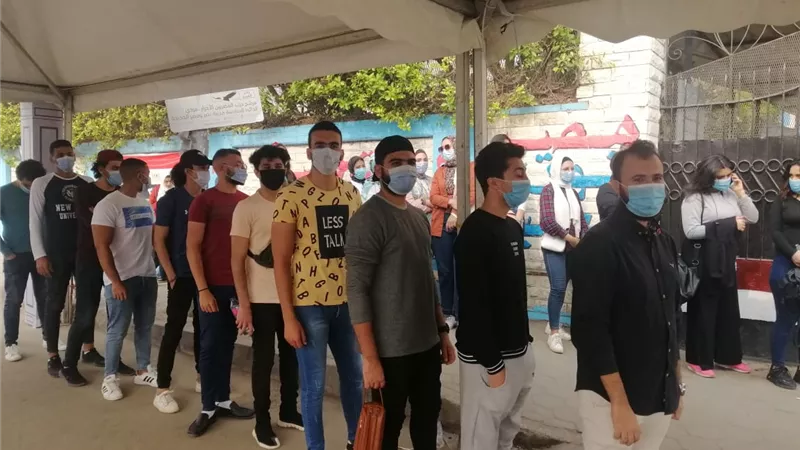 لجان مدرسة الطبري تشهد اقبالا متزايدا من الشباب والفتيات في اليوم الثاني لانتخابات النواب ... صور