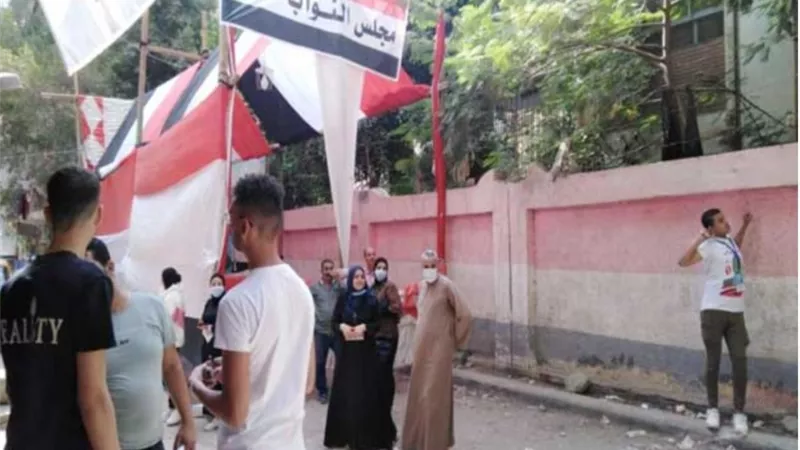 إقبال مكثف من الناخبين في لجان فرسان التحدى بالمطرية للمشاركة في انتخابات النواب ... صور وفيديو