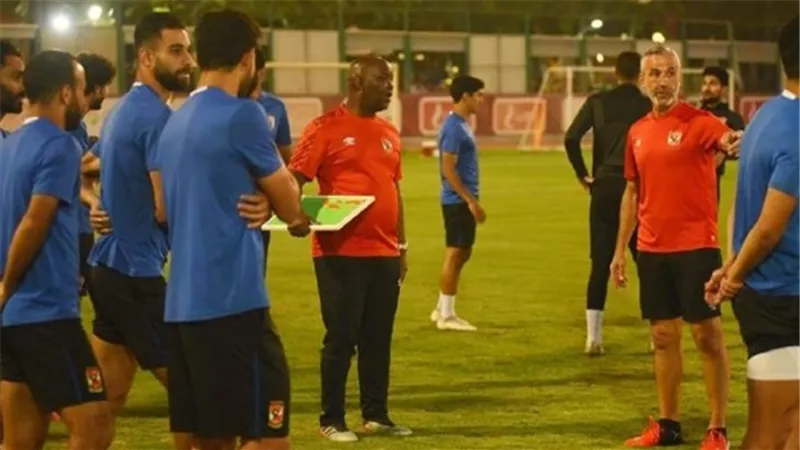 كواليس جلسة موسيمانى مع لاعبى الأهلى.. شاهد