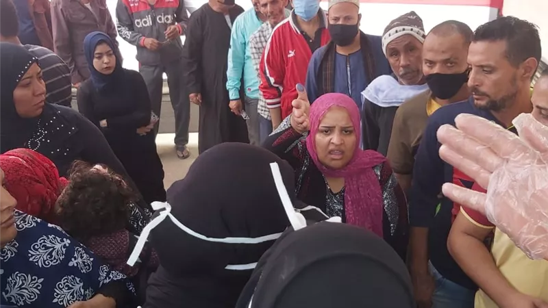 حشود كبيرة امام لجنة المعهد الازهري بمنشية ناصر للمشاركة في انتخابات النواب ٢٠٢٠ .. صور وفيديو