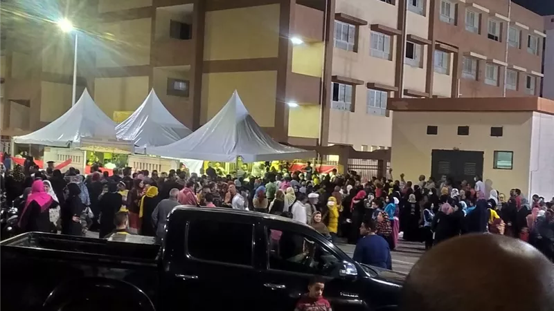 زحام شديد من الناخبين بلجان الاسمرات مع نهاية اليوم الثاني لانتخابات النواب .. صور