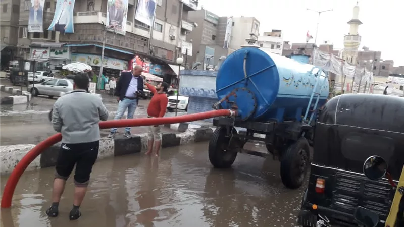 الغربية غرقت فى شبر مية !!٠٠ والمحافظ يتابع رفع مياة الأمطار -صور.