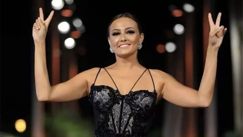 اطلالة جريئة لبشرى تخطف الانظار.. صور