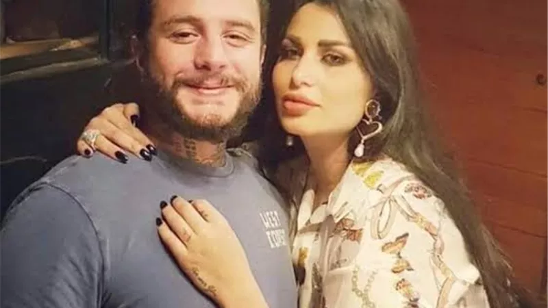 زوجة أحمد الفيشاوى تثير الجدل بفستان مكشوف.. صور