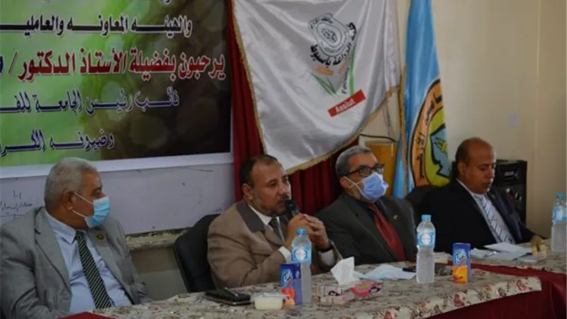 نائب رئيس جامعة الأزهر للوجه القبلى يلتقى بأعضاء هيئة التدريس بكلية الزراعة أسيوط.. بالصور