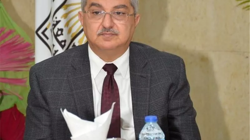 مجلس جامعة أسيوط يوافق على تعيين 3 أساتذة و7 أساتذة مساعدين.. بالأسماء